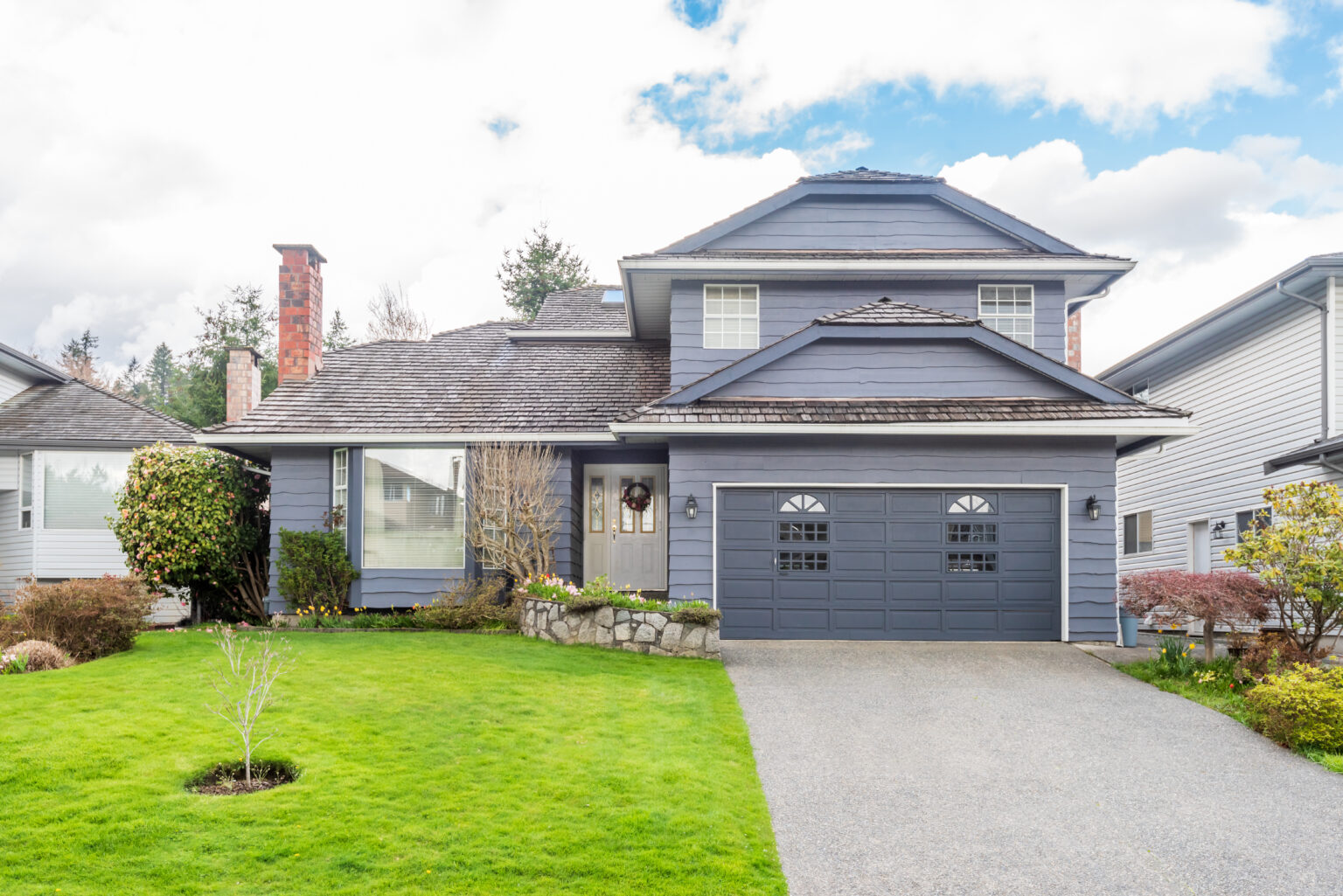houses-in-suburb-at-summer-in-the-north-america-l-2026-01-11-10-16-59-utc