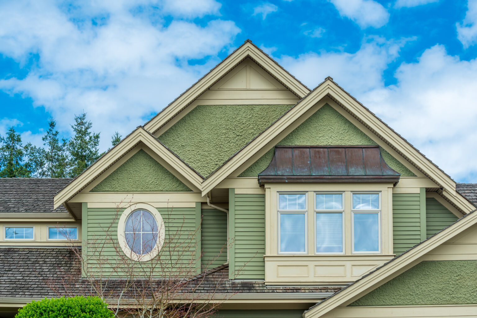 the-top-of-the-house-or-apartment-building-with-ni-2026-01-11-10-24-31-utc